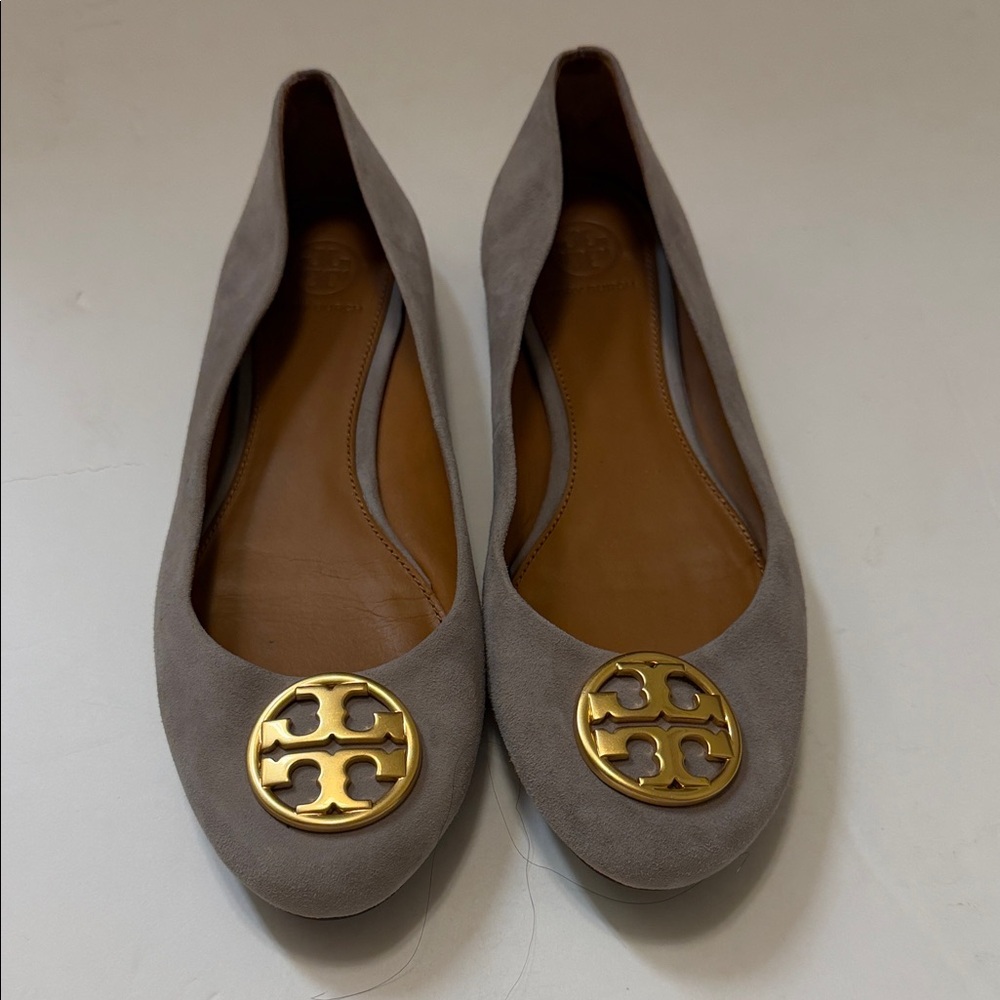 Tory Burch Taupe Flats Size 8 with Gold Logo. New without box! Super Chic!